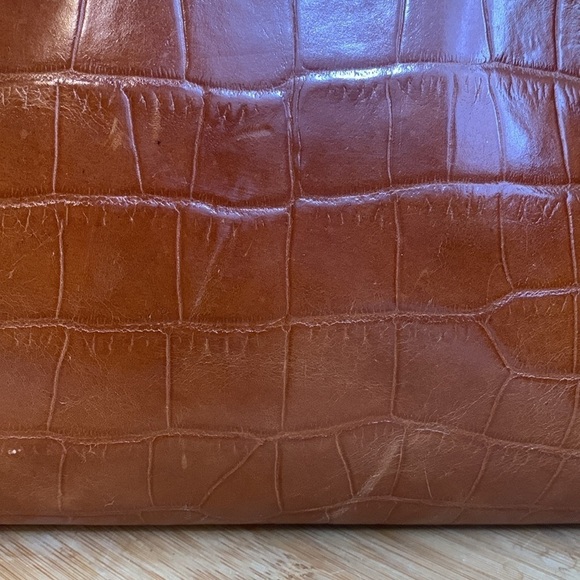 Etienne Aigner | Vintage Croc Embossed Cowhide Leather Satin Lined Shoulder Bag - Picture 16 of 17